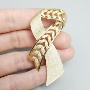 Vintage Crown Trifari Brush Gold Tone Ribbon Brooch, Signed Lapel Pin, Estate